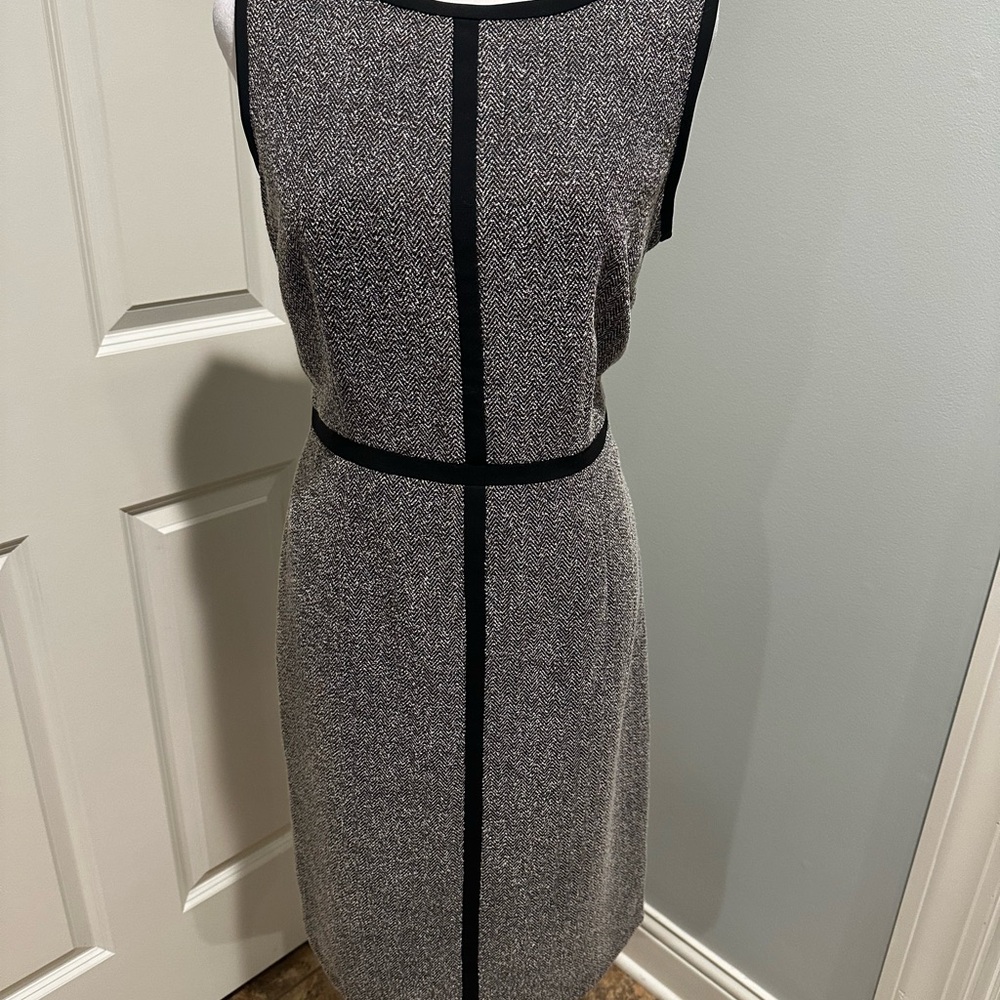 Jones Studio Gray and Black Midi Sheath Dress